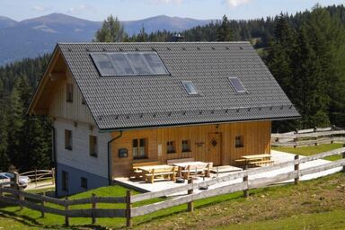 Almhütte mit Wellnessbereich und Terrasse