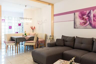 5 Sterne Ferienwohnung mit 2 Schlafzimmer, 2 Bäder, Badewanne und eigener Infrarotsauna