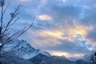 Chasa Stefania mit rundum Bergblick und modernem Arvenflair