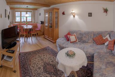 Andrebauernhof - Biohof - Chiemgau Karte - Ferienwohnung Kienberg, 4 Personen, 2 Schlafzimmer, Balkon zur Südseite, 80 qm