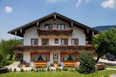 Beim Rabenbauer - Chiemgau Karte - Doppelzimmer mit Dusche, WC auf der Etage, Dachschräge