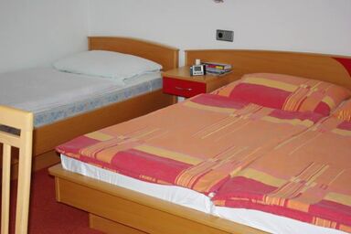 Pension Hribernig - Dreibettzimmer