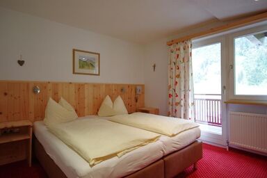 Hasenfluh - Pension - 5. Familienzimmer 5 (Dreibettzimmer)