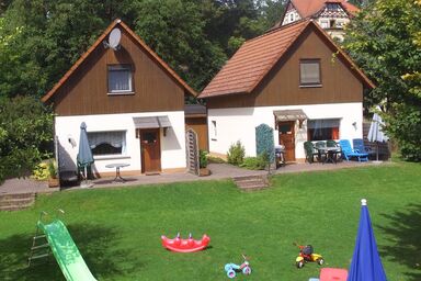 Kinderfreundliches Ferienhaus mit großer Spielwiese.