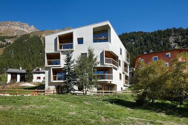 Alpine Lodge 6-Bett-Wohnung Chesa Plattner / "Bergbahnen All inklusiv" im Sommer