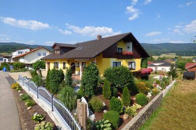 Komfortable Ferienwohnung mit Garten und Grill