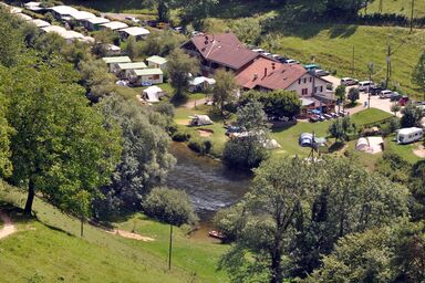 Hôtel & Camping Tariche, (St-Ursanne). Chalet Standard (1-4 Pers.) - für behinderte Personen zugänglich