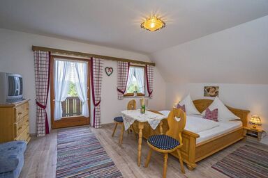 Nichtraucherhaus Flatscherhof - Ferienwohnung-5 Personen, 80qm,  3 Schlafzimmer, 2 Bäder,  Balkon, Alleinlage mit Bergblick