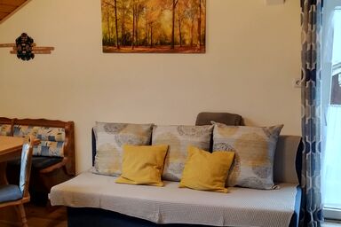 Bauernhof Gorihof - Ferienwohnung Süd 50 qm mit separatem Schlafzimmer und Balkon