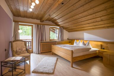 Ferienwohnungen Osterauer - 3-Zimmer Ferienwohnung mit zwei Schlafzimmer und zwei Bäder und Balkon