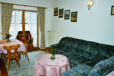 Ferienwohnung Scheurl - Chiemgau Karte - Ferienwohnung für 3 Personen, Balkon, 2 Schlafzimmer, Wohnzimmer, Küche, 43 qm