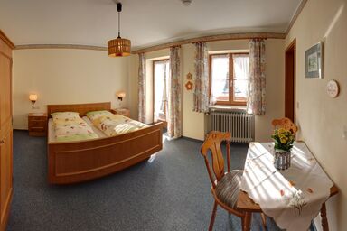 Gästehaus Sterrhäusl - Chiemgau Karte - Doppelzimmer mit Dusche/WC und Balkon