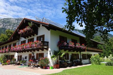 Ferienwohnungen Auhaus - Ferienwohnung "Staufen", 62qm, 2 Schlafzimmer, Terrasse, herrlicher Garten