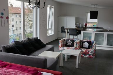 Ferien in Bad Aibling - Loftwohnung, 60 qm, Wohn- Schlafraum mit Schlafcouch und Doppelbett, Balkon
