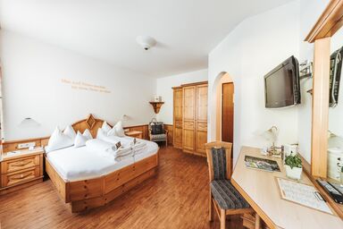 Regitnig - 4* Hotel & Chalets - Doppelzimmer Classic Nord ÜF7N