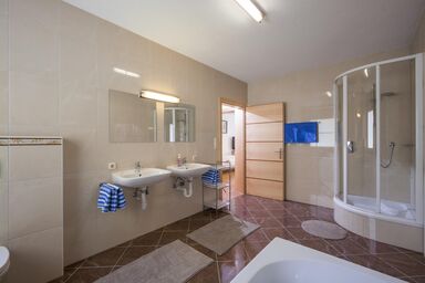 Ferienwohnung Karakas - Appartement/Fewo, Dusche und Badewanne, 3 Schlafrä