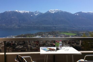 Ferienwohnung mit Panoramasicht, Gemeinschaftspool, Liegewiese und Pergola