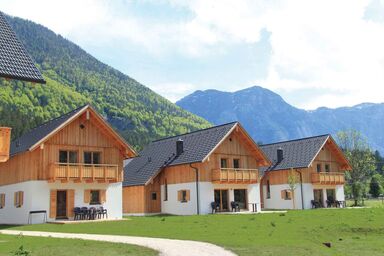 Chalet mit Hallenbad, Wellness und Kinderspielplatz im Feriendorf