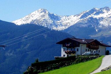 Ferienwohnung in ruhiger Lage mitten der Zillertaler Bergwelt