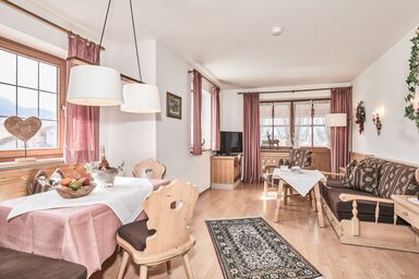 Haus Theresa - (5) Zwei-Raum-Ferienwohnung 50qm, Dusche/WC, Extra-Schlafraum, Küche, Balkon