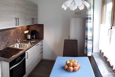 Ferienwohnung Weiß - Ferienwohnung 50 qm, Balkon, Küche, 1 Schlafzimmer, 1 Wohnzimmer max 2 Personen