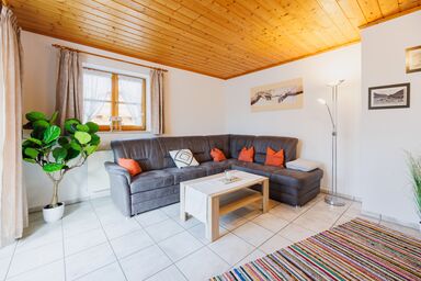 Ferienwohnung Klöpping inkl. Chiemgaukarte - Ferienwohnung 54qm, Balkon, Küche, 1 Schlafzimmer, Wohnzimmer, max. 2 Personen