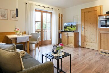 Sotterhof - Chiemgau Karte - Ferienwohnung Lavendel für 2 Personen mit Balkon, Wohnküche, Schlafzimmer, 45 qm