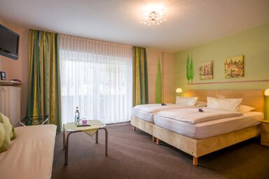 Pension Lavendel - Dreibett-Zimmer Toscana mit Bad/WC direkt gegenüber vom Zimmer