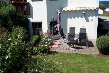Ferienwohnung-Weigert-Sinzing - Ferienwohnung 1 mit Garten und Terrasse