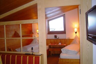 Waldhof, Pension - Zweibettzimmer/Bad/WC/Sitzecke