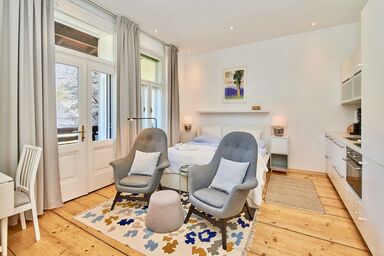 Landhaus Blauer Spatz - Studio Apartment mit Balkon und Raxblick - Top 4