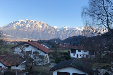 Chiemgau Comfort B8 Ferienwohnung Oberaudorf mit direktem Bergblick auf den Kaiser sowie Hallenbad und Sauna