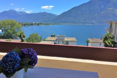 Sonnige Ferienwohnung mit Balkon und herrlicher Aussicht, nahe der Seepromenade