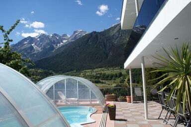 Komfortables Ferienhaus in Landeck mit Pool