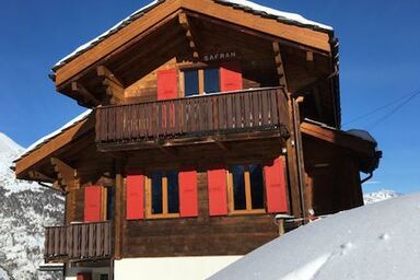 Chalet Safran, (Grächen). Klein & Fein & Alpine chic: Top renovierte charmante Wohnung für 2-4 Gäste