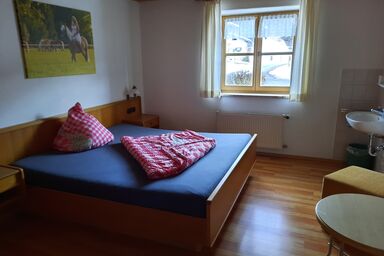 Beim Draxl - Vier-Raum-Ferienwohnung 90qm, 3 Extra-Schlafzimmer, Küche, Balkon