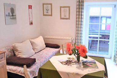 Gästehaus Koyerbauer Boardinghouse - Ferienwohnung VI im Haupthaus 40 qm mit separatem Schlafzimmer und Balkon