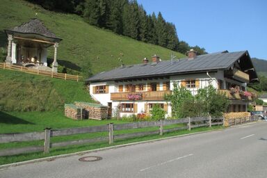 Haus Karolina - Doppelzimmer Nr. 3, Dusche/WC/Balkon, TV, Radio, Sitzecke, Obergeschoss