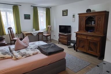 Ferienwohnungen Heinrichsberger - Apartment Roswitha mit Badewanne und Blick auf den Bach