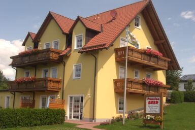 Pension Beer - Ferienwohnung 45 qm E (1) mit DU/WC, Diele, 1 Schlafzimmer, Wohnküche, Balkon