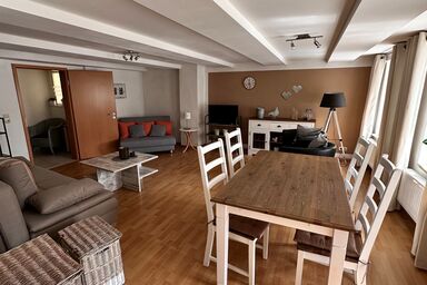 Ferienwohnung Lux - Gemütliche Ferienwohnung (90 qm) mit kostenfreiem WLAN und voll eingerichteter Küche