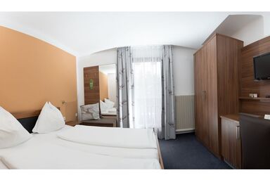 Pension Irlingerhof - Doppelzimmer mit Balkon