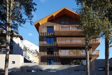 Alpine Lodge 6-Bett-Wohnung mit Galerie Chesa al Parc / "Bergbahnen All inklusive" im Sommer