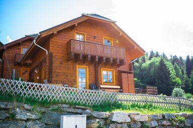 Schönes Ferienhaus in Sankt Margarethen Im Lungau mit Kleinem Garten und Bergblick