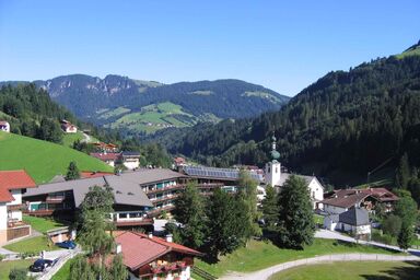 Ferienwohnung mit Balkon und Hallenbad