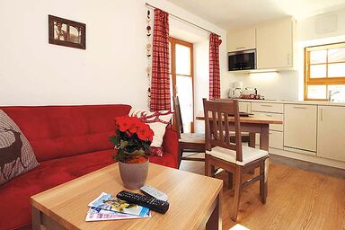 Haus Bergblick - Gemütliche Zwei-Raum-Ferienwohnung, 34m², Schlafzimmer, Balkon und Bergblick