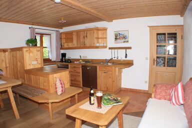 Bergbauernhof Simmerl - Ferienwohnung Wilder Kaiser im Zuhäusl 72 qm mit drei Schlafzimmer und Balkon