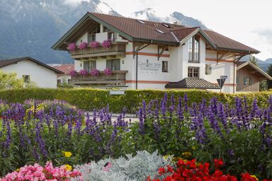 Gästehaus Stein - Chiemgau Karte - Ferienwohnung 2 für 4 Personen, 2 Schlafzimmer, Küchenzeile, Terrasse, 65 qm