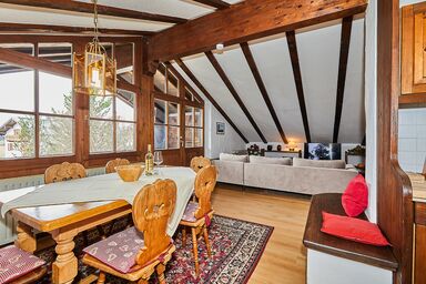 Chalet Dr. Datz - Dachgeschoss-Ferienwohnung, 120qm, mit West-Balkon und herrlicher Aussicht