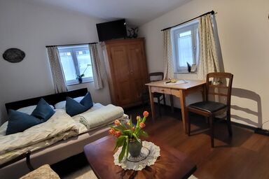 Ferienwohnungen Heinrichsberger - Apartment Sonja mit Dusche und Blick auf den Bach